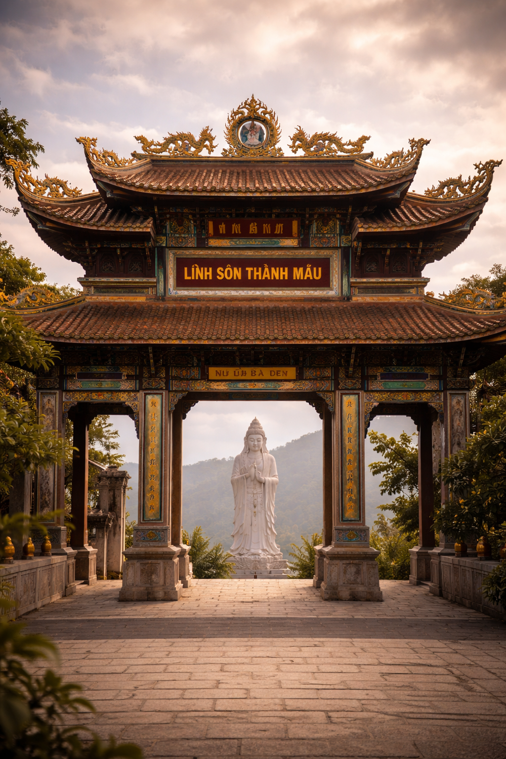 Không gian quanh Núi Bà Đen về đêm